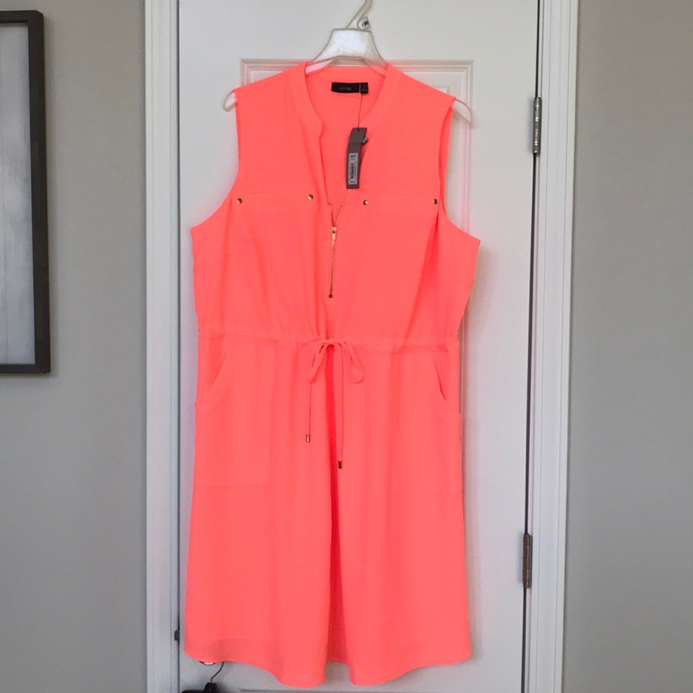 Sleeveless dress